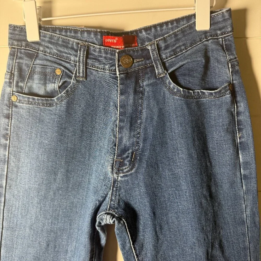 Levi's Jeans 30/34 Medium Wash Tapered Leg Leather Tag